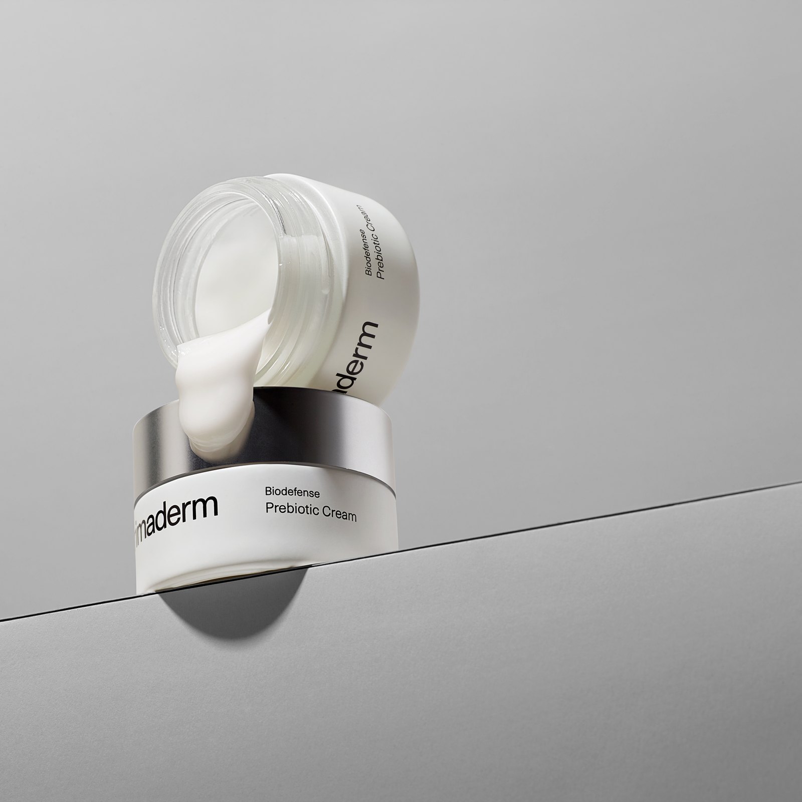 2407002-bio-cream-pour