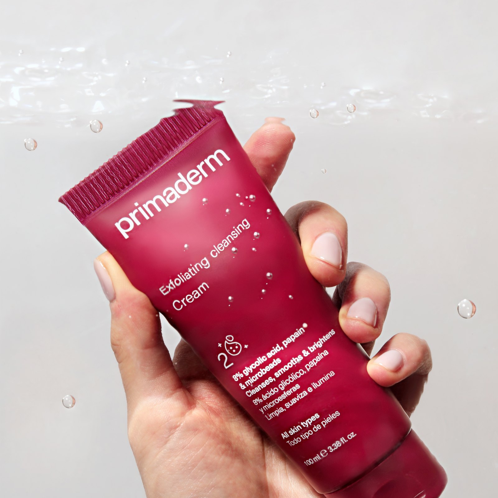 2407041-exfoliating-hand