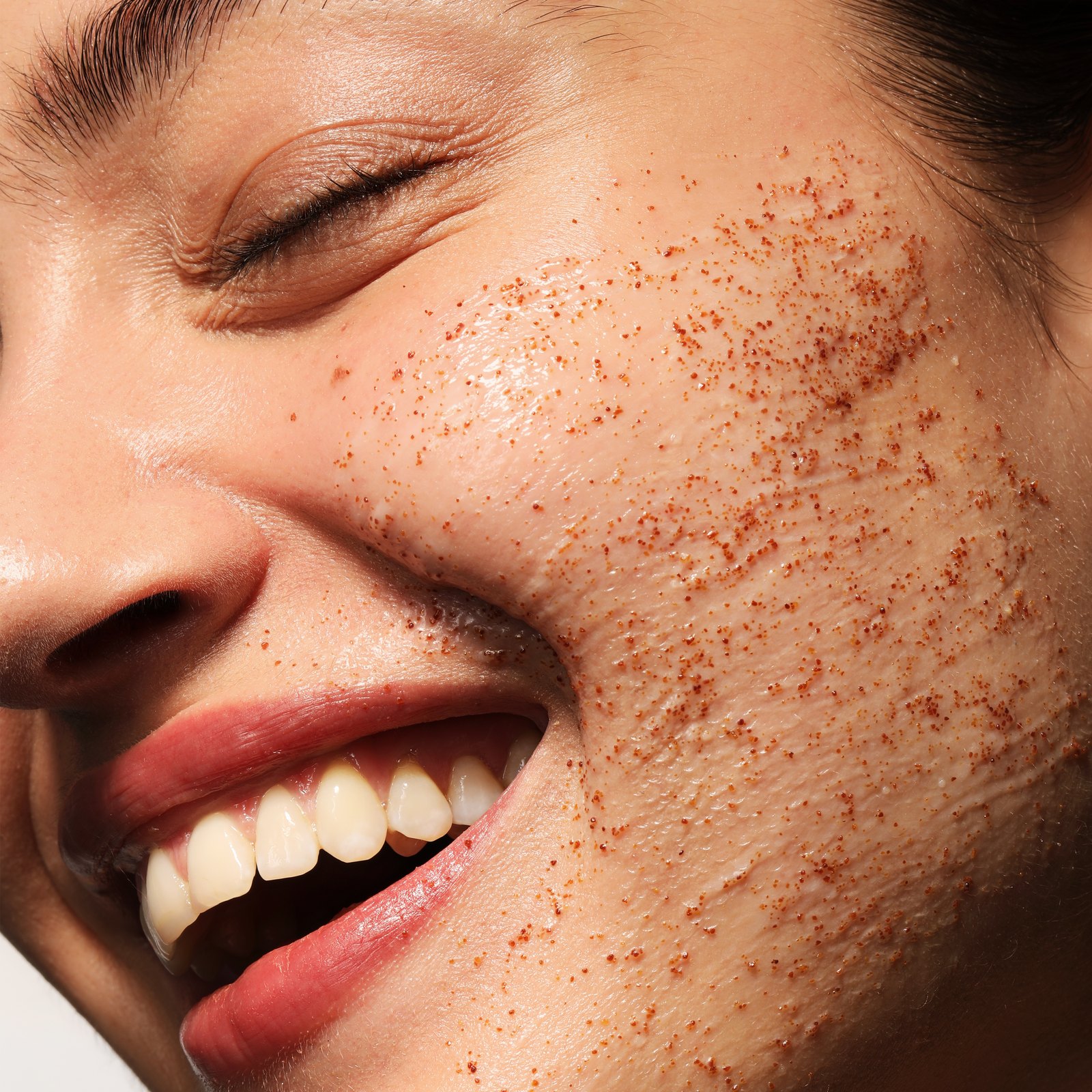 2407041-exfoliating-model